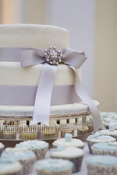 Wedding Cake & Cupcakes - Cake by eatlovecake