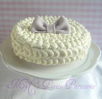 Simple butter cream cake  - Cake by M&C's Petite Pâtisserie