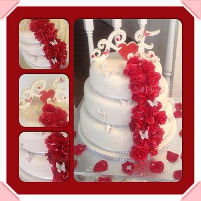 Ivory Red Wedding  - Cake by Que's Cakes
