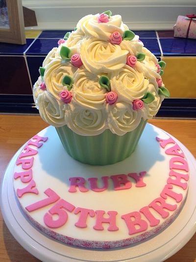 Cute Rose Giant Cupcake - Cake by Sajocakes