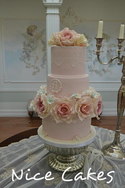 Pink and white cake - Cake by Paula Rebelo