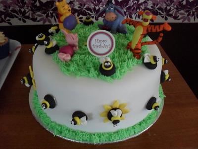 WINNIE THE POOH AND FRIENDS - Cake by Tinascupcakes