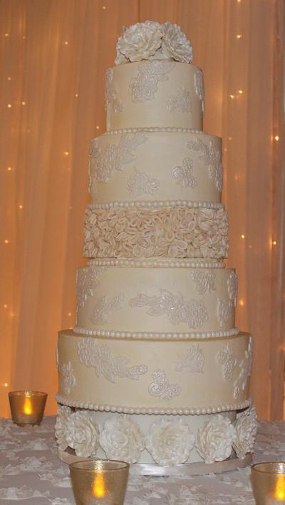 White lace and roses - Cake by Rosie93095