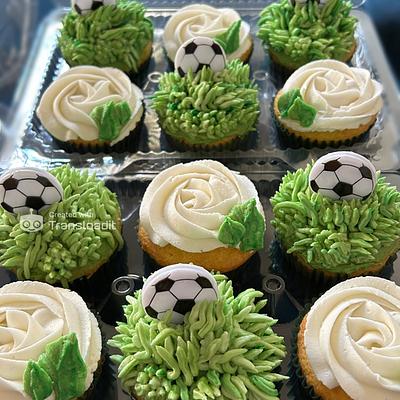 Soccer Cupcakes - Cake by Wendy Army