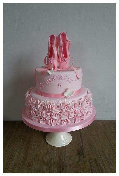Ruffled Ballerina Cake - Cake by Op en Top Taart