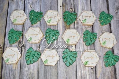 Monstera leaf first communion cookies - Cake by Daria Albanese