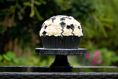Giant Cupcake - Cake by JoBP