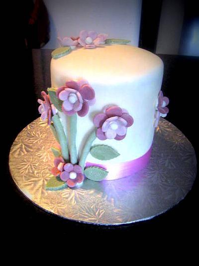 Pretty flowers - Cake by Jennifer Jeffrey