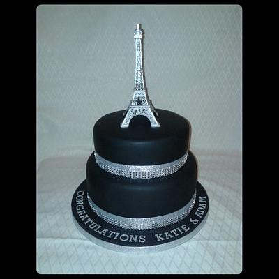 Black and white Eiffel tower - Cake by Linda's cake studio