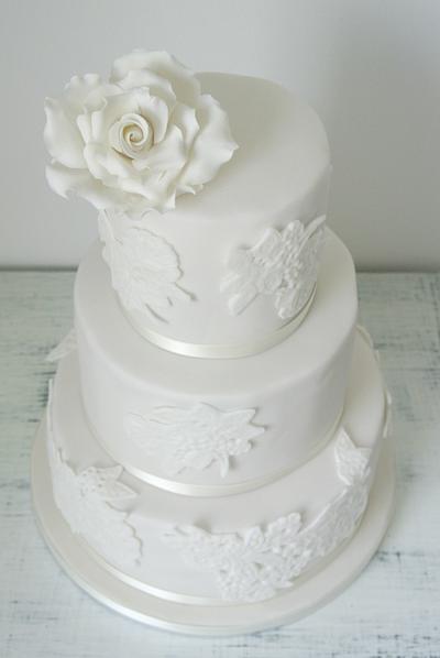 Wedding cake with sugarlace - Cake by Franci´s Cupcakes