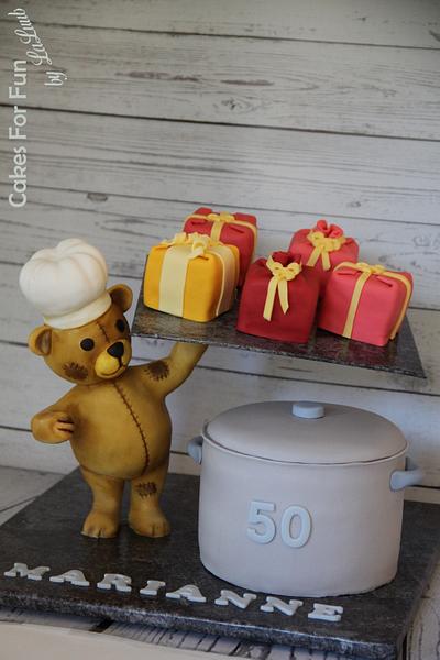 Vintage cooking bear (gravity defying) - Cake by Cakes for Fun_by LaLuub