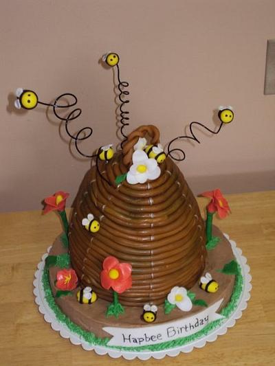 Hapbee Birthday - Cake by lizscakes