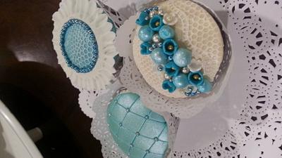 teal cupcakes - Cake by sheilapot