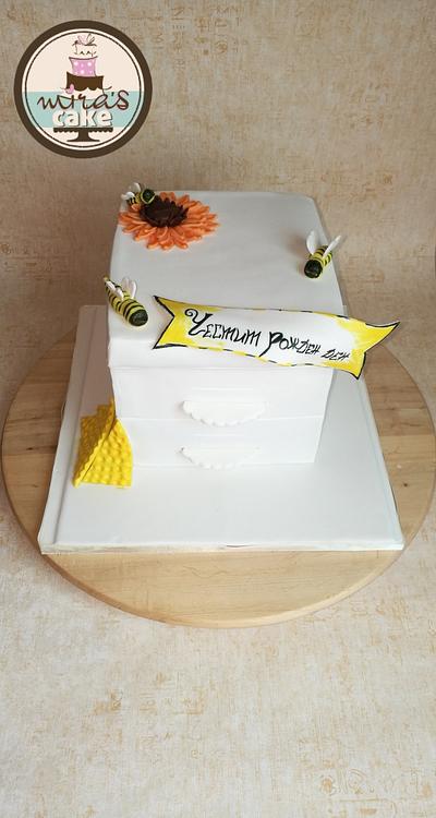 Bee - Cake by Mira's cake
