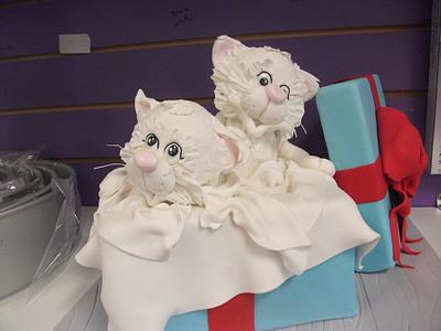 Kittens in Box - Cake by SugarAllure