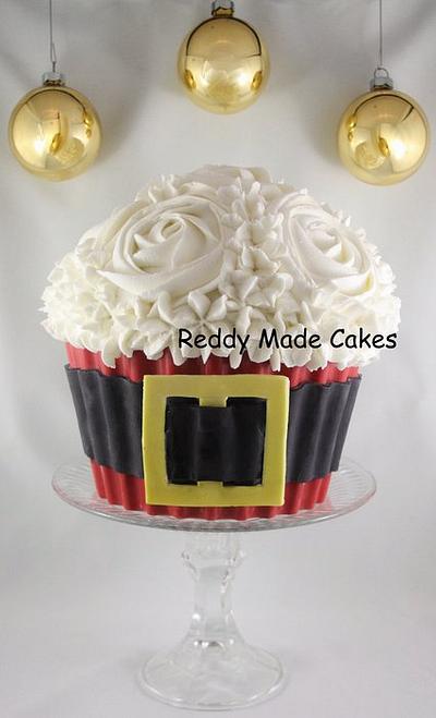 Santa Belt 2012 - Cake by Crystal Reddy