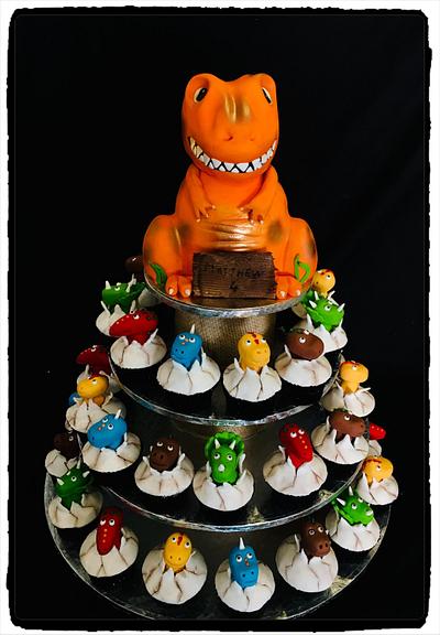 Dinosaurs alive!! - Cake by Rhona