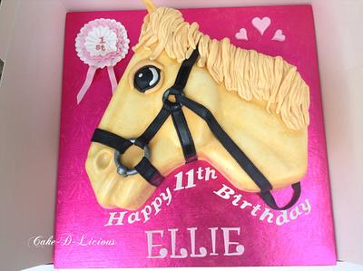 2D Horse Head Cake - Cake by Sweet Lakes Cakes
