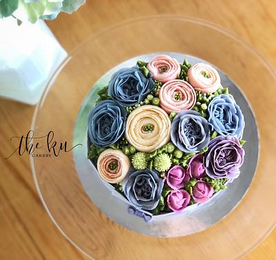 Buttercream flower box - Cake by The KU Cakery