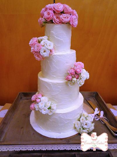 Rustic cake adorn with fresh roses - Cake by Gen