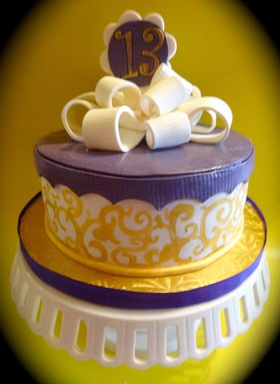 Victorian Gift Box - Cake by Heidi