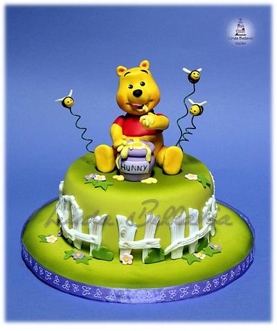 Greedy Winnie the pooh - Cake by Linda Bellavia Cake Art