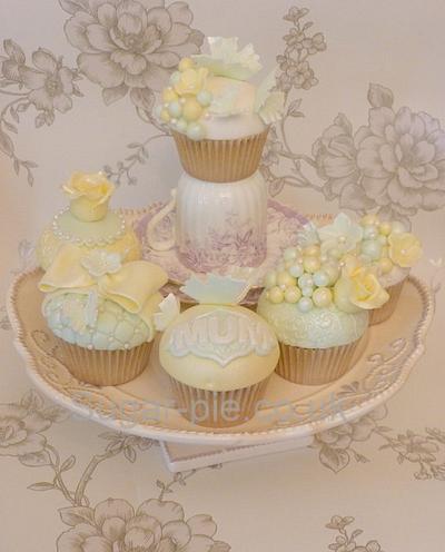 Pastel Pearl 'MUM' cupcakes - Cake by Sugar-pie