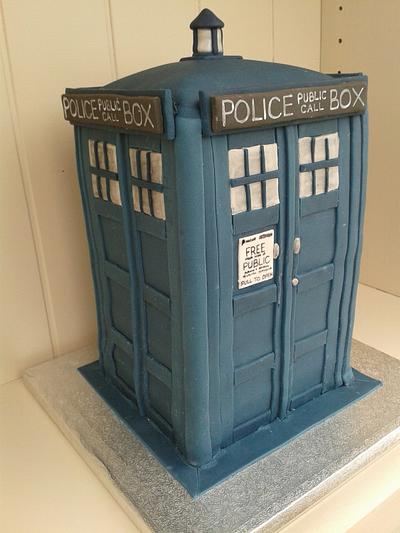 The Tardis Dr Who. - Cake by Laras Theme Cakes