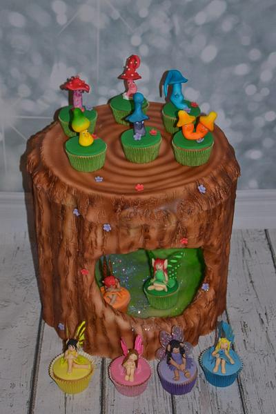 fairy / mushroom  cupcakes - Cake by Fantaartsie  Tamara van der Maden - Ritskes