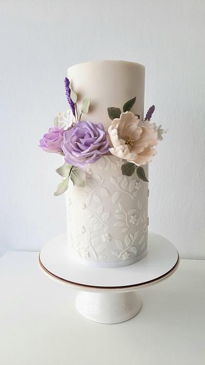 Elegant floral cake - Cake by Silvia Caballero