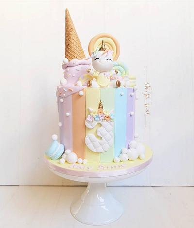 Sweet Unicorn Wonderland - Cake by Lulu Goh