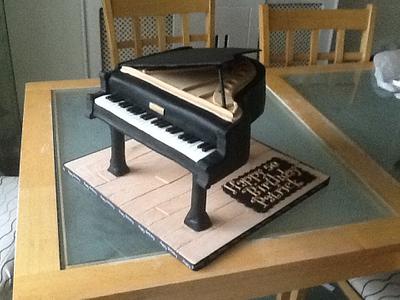 Baby Grand Piano - Cake by YummyDon