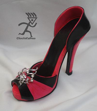 Pink Sugarpaste Stiletto with Bling - Cake by Ciccio 