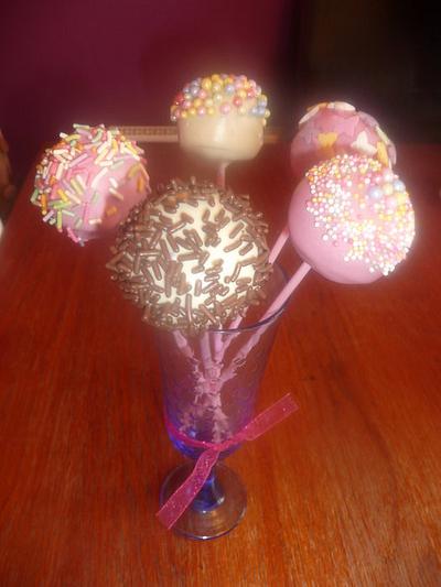 Cake pops - Cake by CupNcakesbyivy