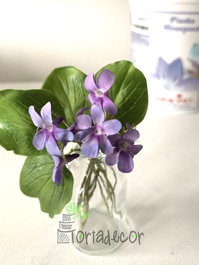 Little violets without using any cutters - Cake by Agnes Havan-tortadecor.hu