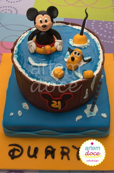Mickey and Pluto in swimming pool - Cake by Margarida Guerreiro