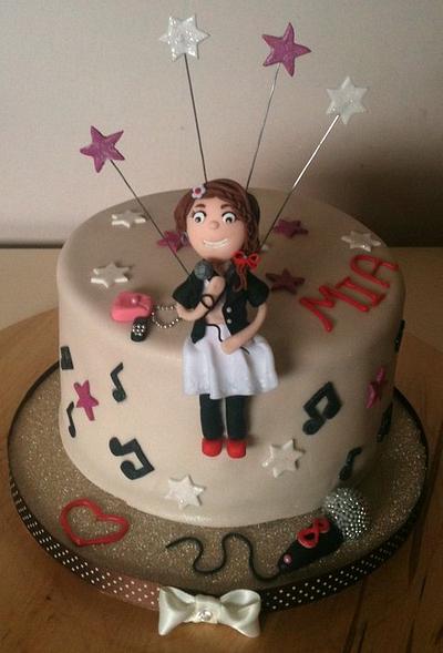 my daughter loves to sing! - Cake by Mandy