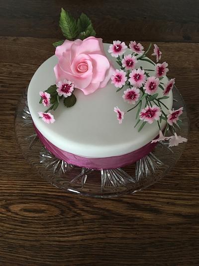 Auntie June’s 80th birthday cake  - Cake by mysugarflowers