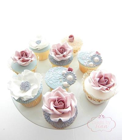 Sparkly vintage cupcakes - Cake by Cakes by Sian