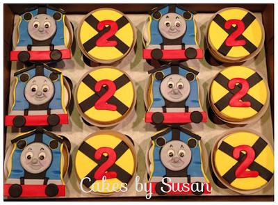 Thomas the Train cupcakes  - Cake by Skmaestas