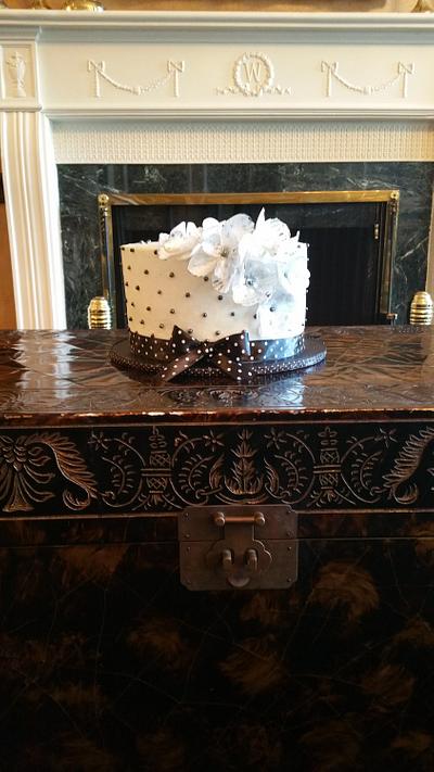 balck and white  - Cake by Cake-A-licious 