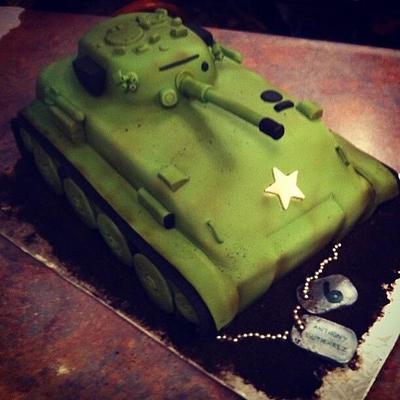 Army tank cake - Cake by Nicolle Casanova