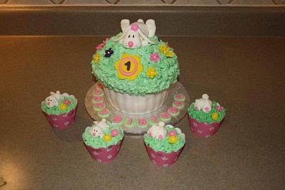 Momma & Baby Bunnies - Cake by BoutiqueBaker