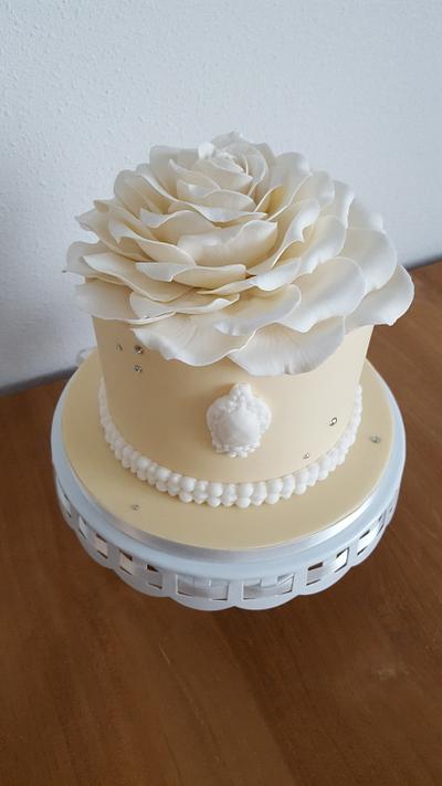 White Rose cake - Cake by Yvonne