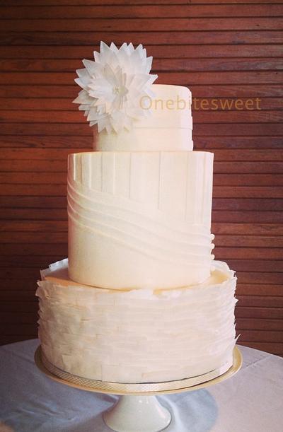 Wafer paper Wedding cake - Cake by Onebitesweet