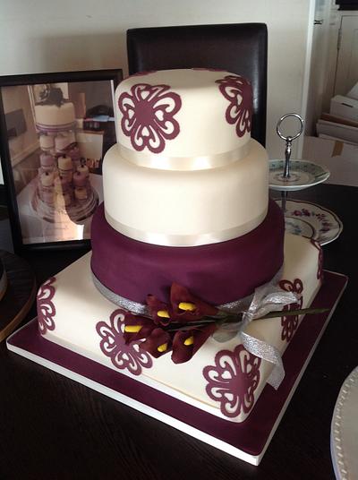 Flower wedding cake - Cake by Iced Images Cakes (Karen Ker)