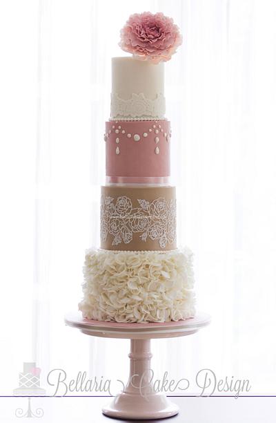 Modern rustic wedding cake - Cake by Bellaria Cake Design 