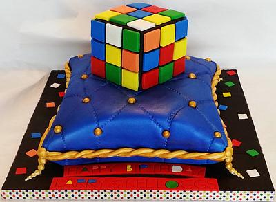 Rubik's Cube On Pillow - Cake by Enza - Sweet-E