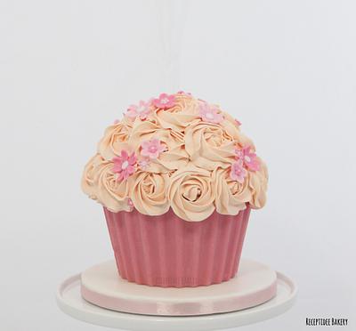 Giant cupcake (cake smash) - Cake by Sandra - Receptidee Bakery