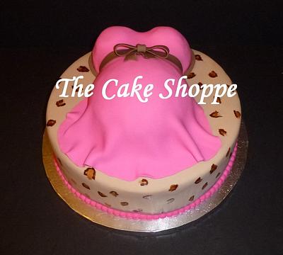 Baby Shower pregnant belly cake - Cake by THE CAKE SHOPPE